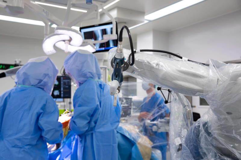 Utilisation du bras robotisé MAKO à l’Hôpital de la Tour : 1 an déjà !